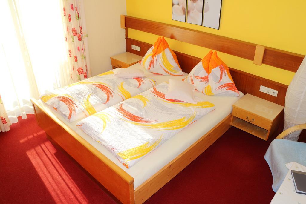Enzianbrenner Hotell Jenig Rum bild