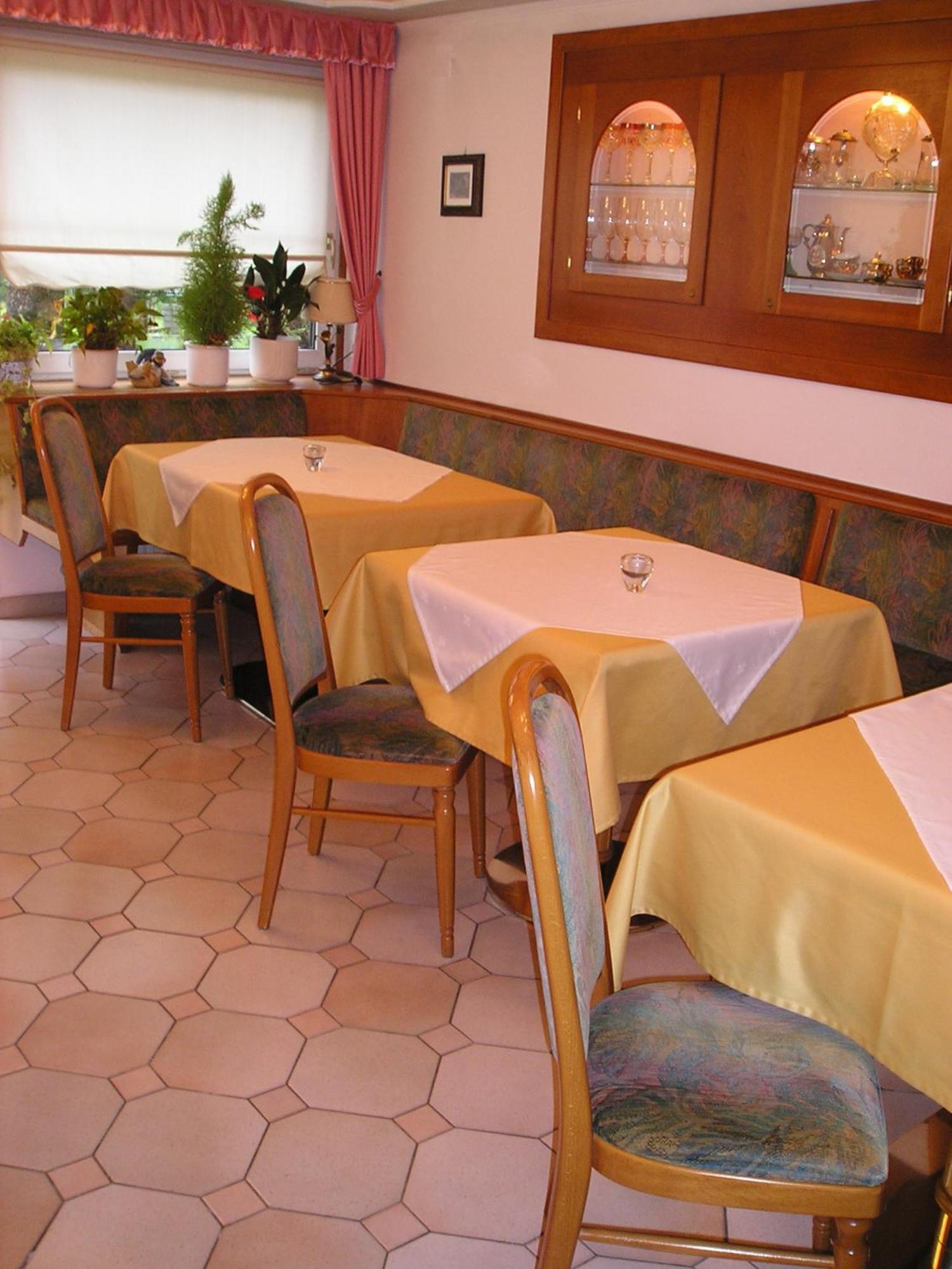Enzianbrenner Hotell Jenig Exteriör bild