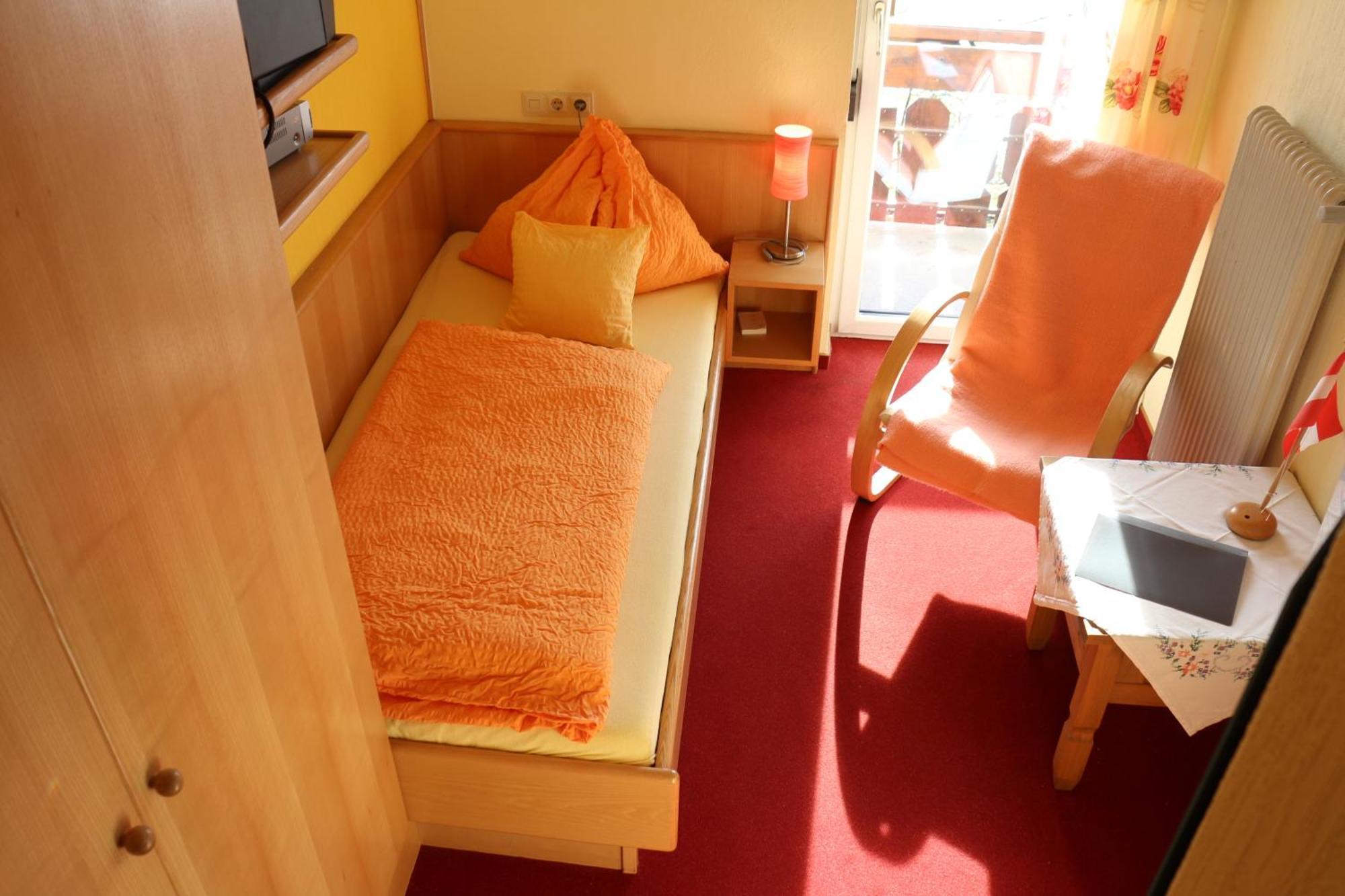 Enzianbrenner Hotell Jenig Rum bild