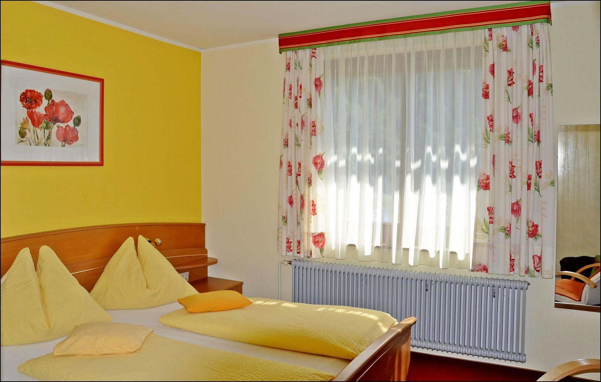 Enzianbrenner Hotell Jenig Exteriör bild