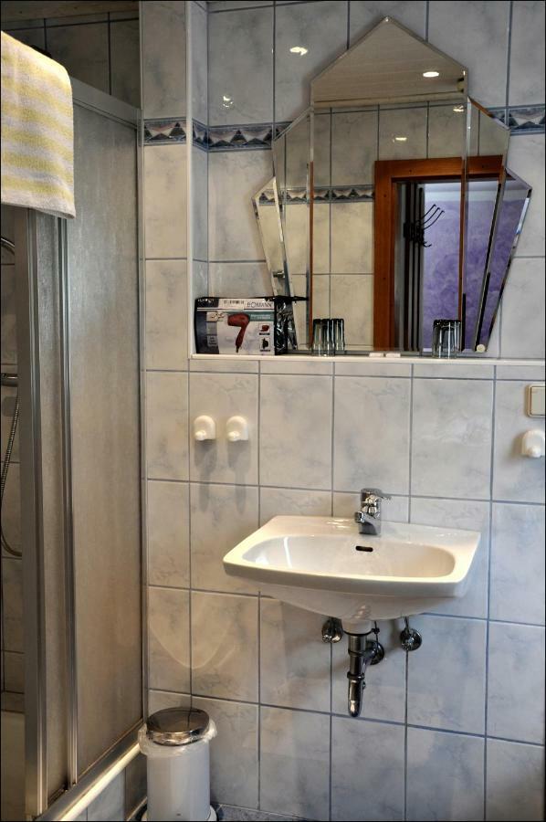 Enzianbrenner Hotell Jenig Exteriör bild